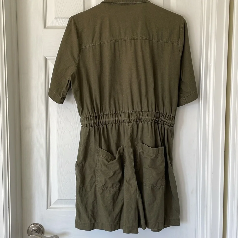 Universal Threads Button Up Romper with pockets - Picture 3 of 3